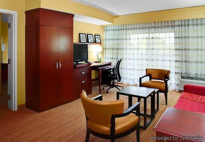 Courtyard Greenville Luaran gambar