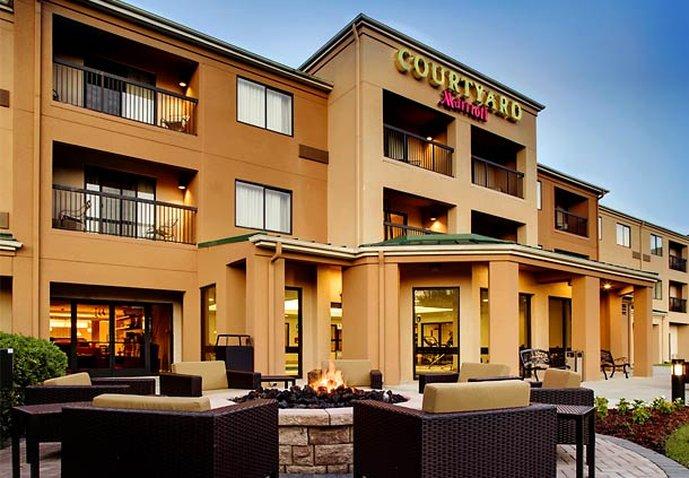 Courtyard Greenville Luaran gambar