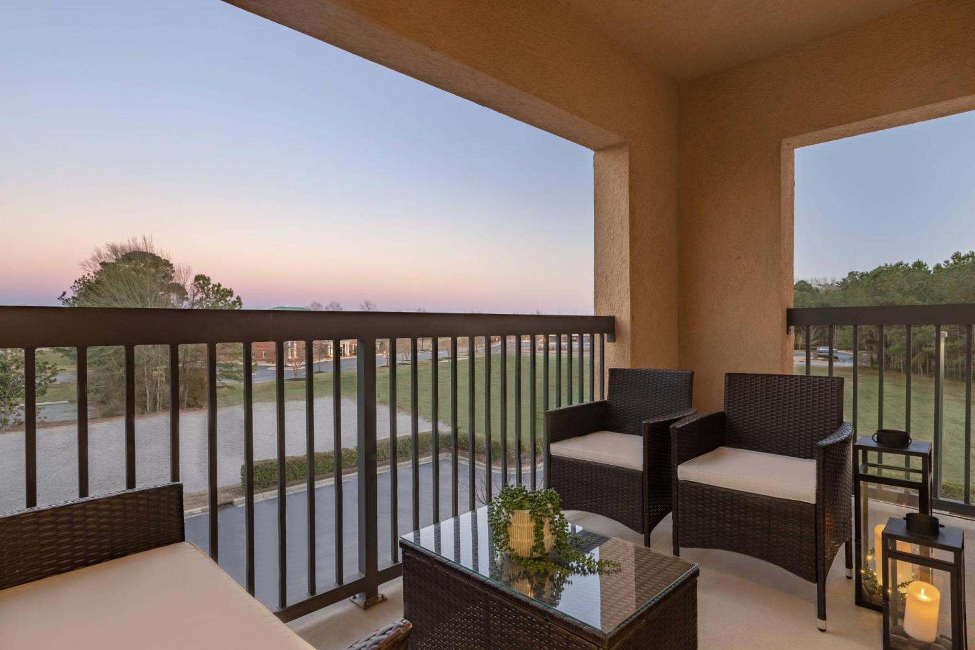 Courtyard Greenville Luaran gambar