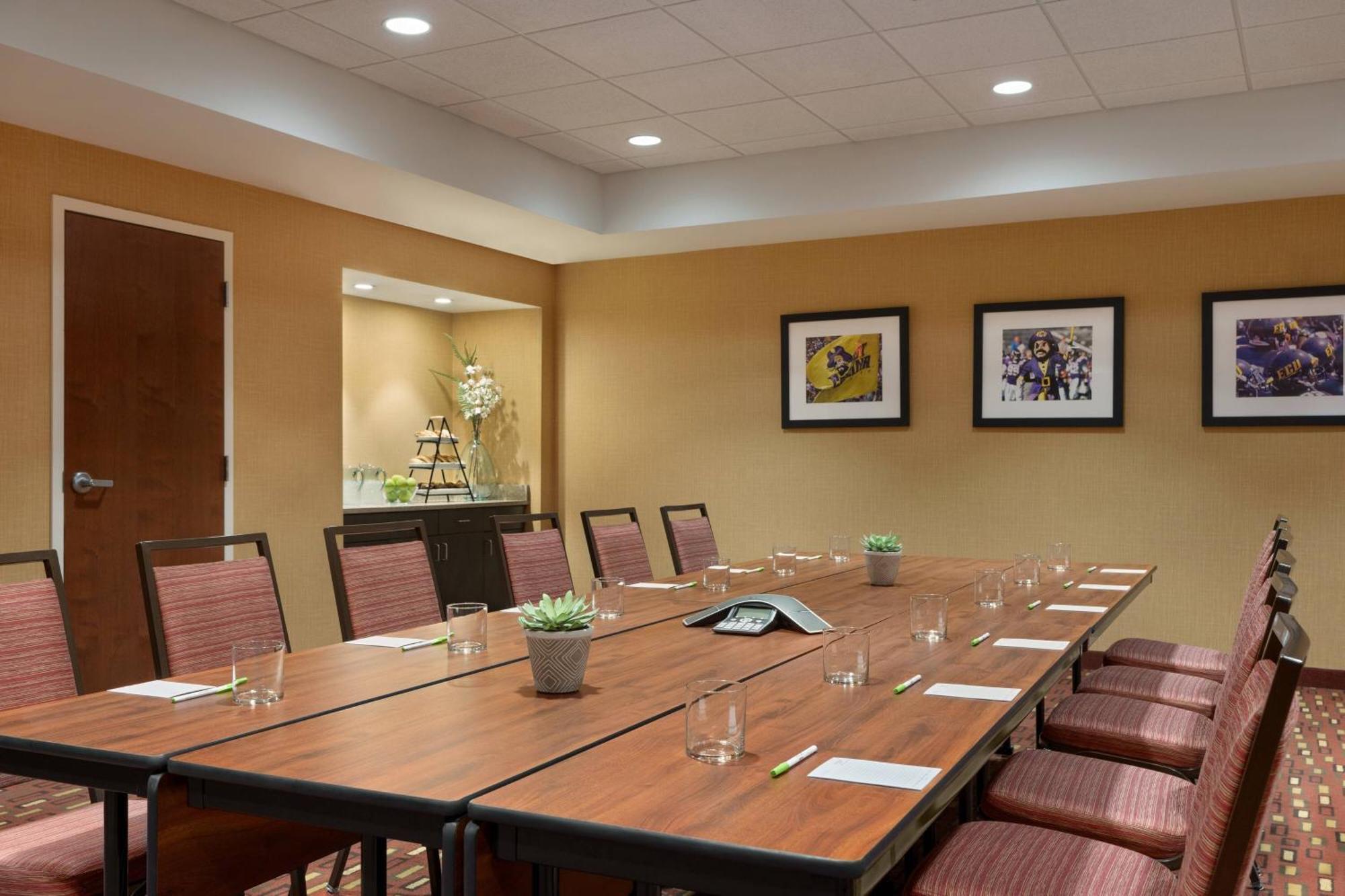 Courtyard Greenville Luaran gambar
