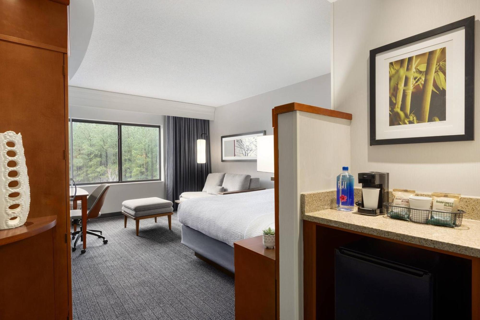 Courtyard Greenville Luaran gambar
