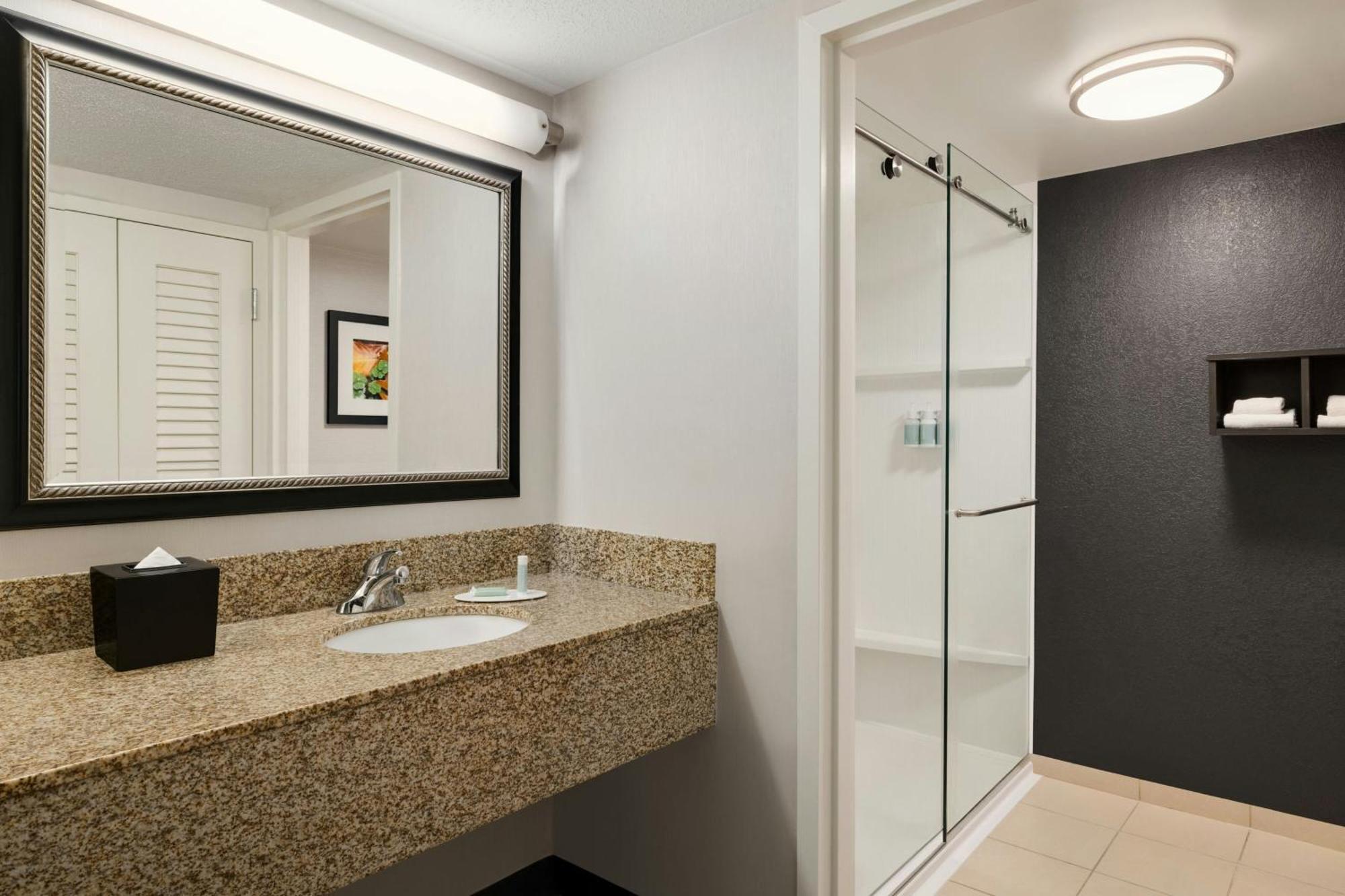 Courtyard Greenville Luaran gambar