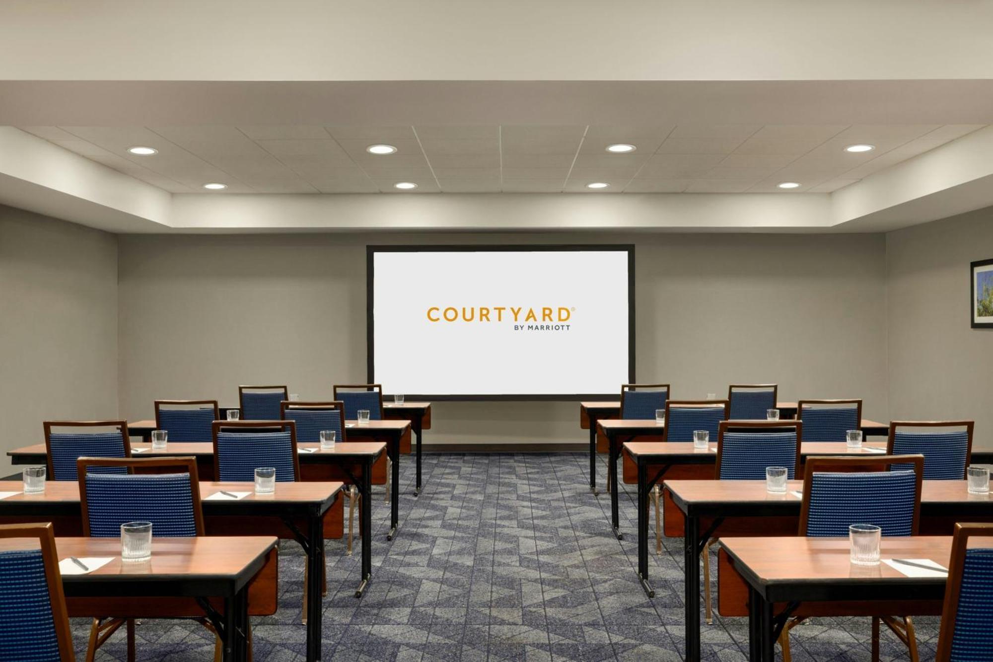 Courtyard Greenville Luaran gambar