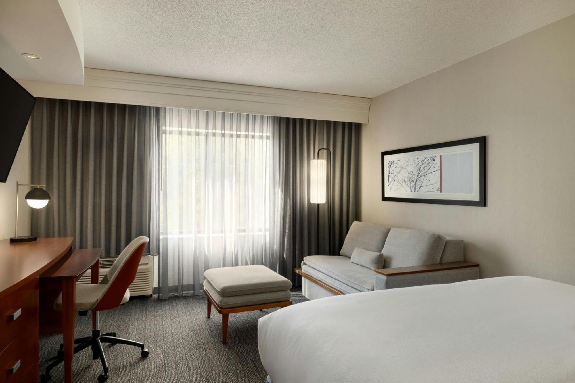 Courtyard Greenville Luaran gambar